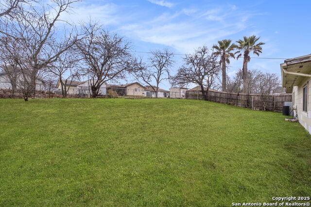 Listing photo id 20 for 217 Whispering Oaks