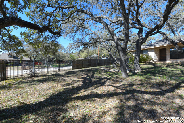 Listing photo id 31 for 1802 Summerwood Dr