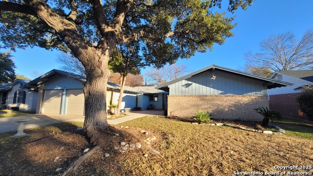 Listing photo id 1 for 9702 Lantana Dr