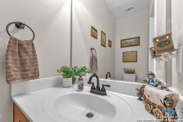 Listing photo id 21 for 17043 Ashbury Oaks