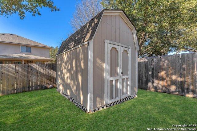 Listing photo id 28 for 17043 Ashbury Oaks