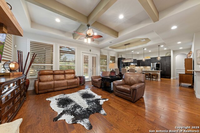 Listing photo id 8 for 861 Lorikeet Ln