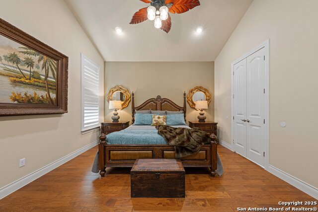 Listing photo id 20 for 861 Lorikeet Ln