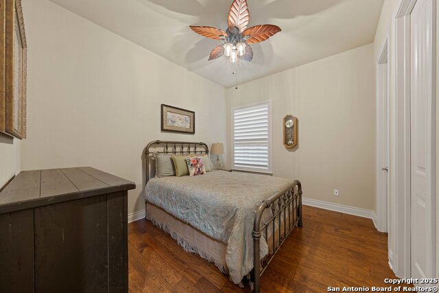 Listing photo id 24 for 861 Lorikeet Ln