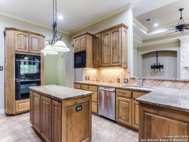 Listing photo id 7 for 324 Joshua Way