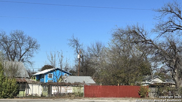 Image 3 of 4 For 2522 S Hackberry