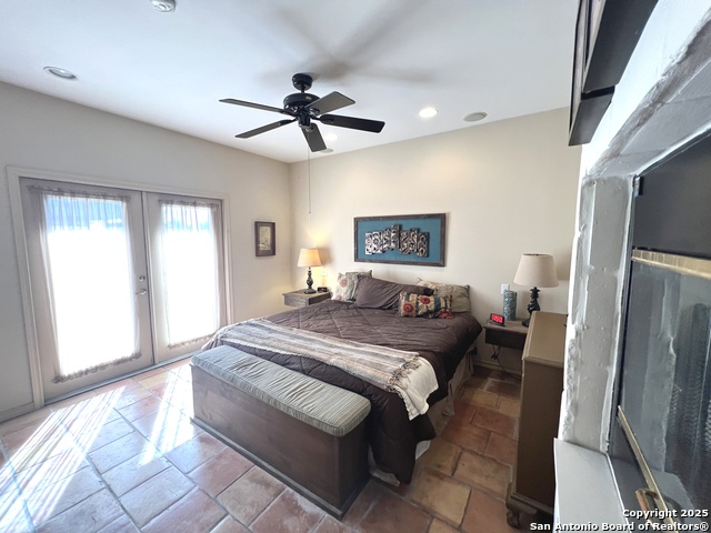 Listing photo id 13 for 375 Greenleaf