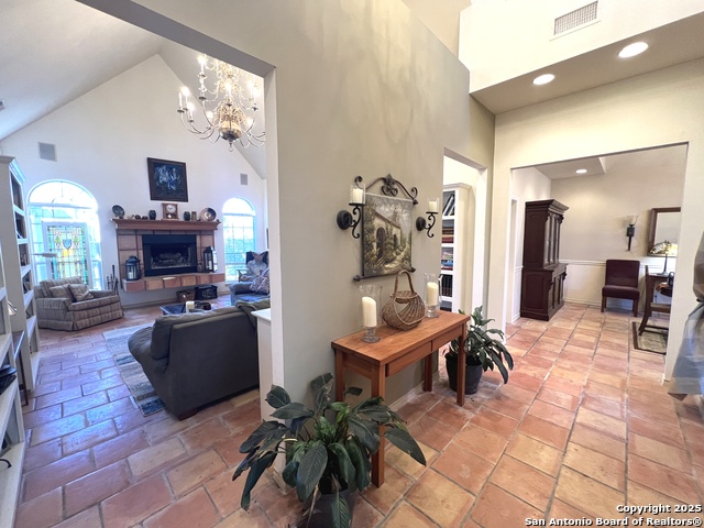 Listing photo id 3 for 375 Greenleaf