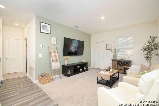 Listing photo id 1 for 5956 Pearl Mdw