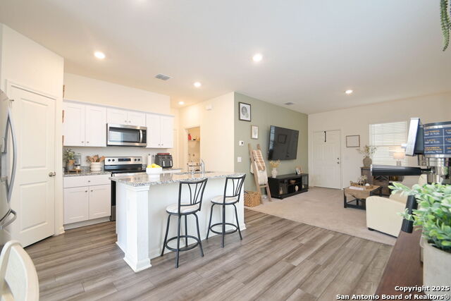 Listing photo id 2 for 5956 Pearl Mdw