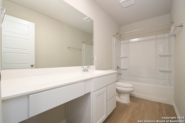 Listing photo id 8 for 7815 Canyon Cove