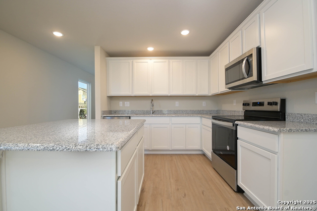 Listing photo id 12 for 7815 Canyon Cove