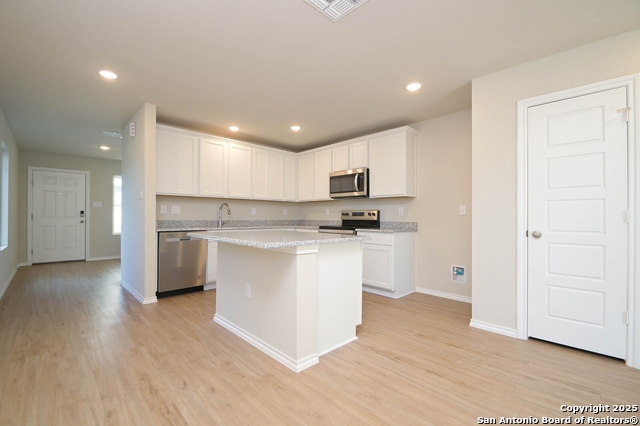 Listing photo id 2 for 7815 Canyon Cove