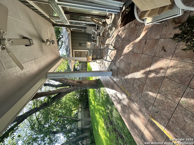 Listing photo id 0 for 985 Allen Ave