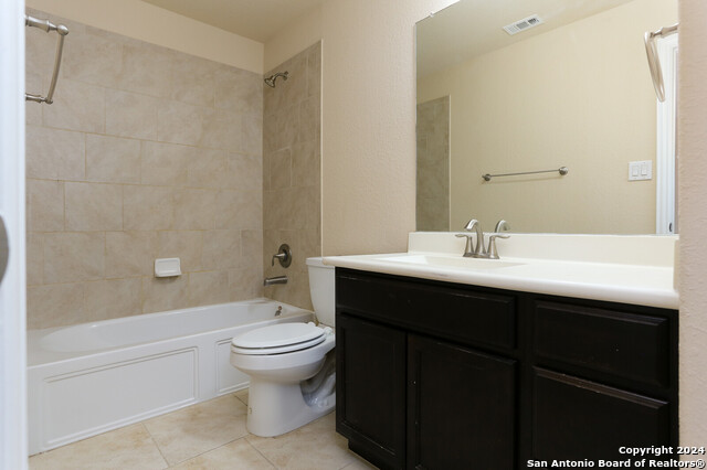 Listing photo id 27 for 8715 Hideout Bend