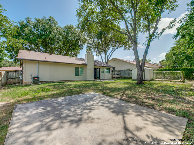 Listing photo id 23 for 10247 Dugas Dr Dugas Dr