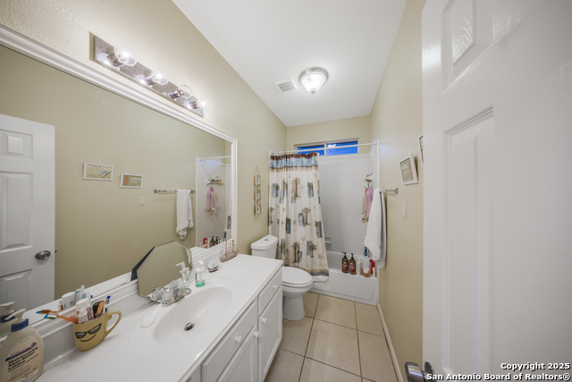 Listing photo id 16 for 2039 Belvedere Court