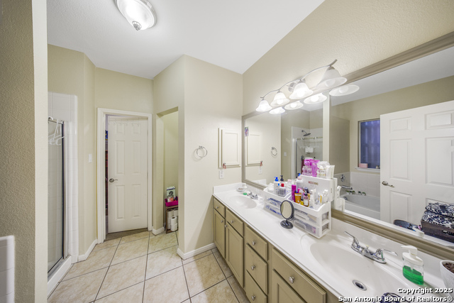 Listing photo id 19 for 2039 Belvedere Court