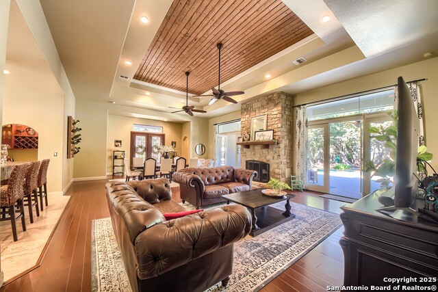 Listing photo id 8 for 9850 Trophy Oaks