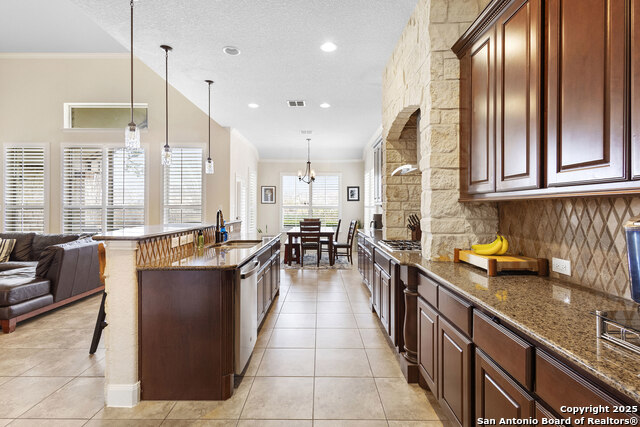 Listing photo id 15 for 9718 Rosemire Way