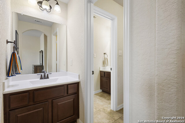 Listing photo id 33 for 9718 Rosemire Way