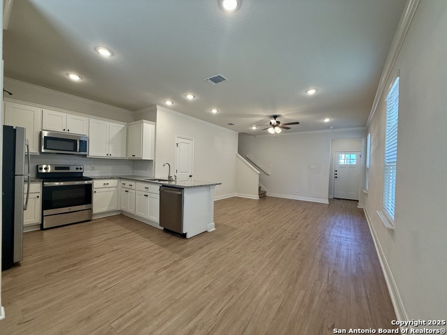 Listing photo id 3 for 10318 Candlewood Way  102