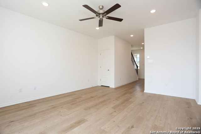 Listing photo id 9 for 7823 Canyon Cove