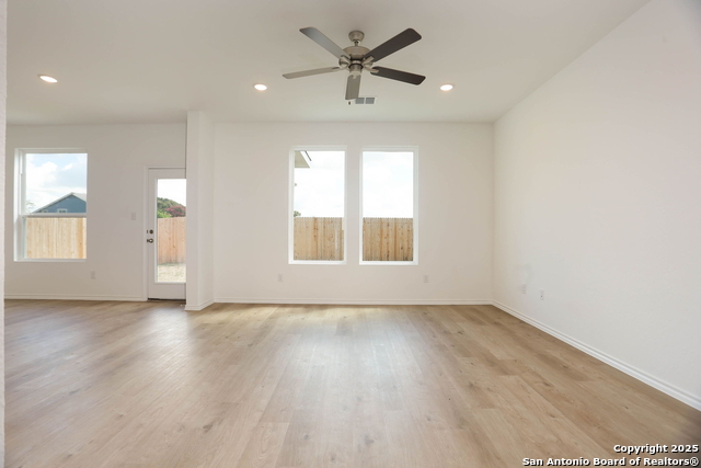 Listing photo id 10 for 7823 Canyon Cove