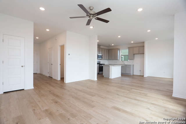 Listing photo id 12 for 7823 Canyon Cove