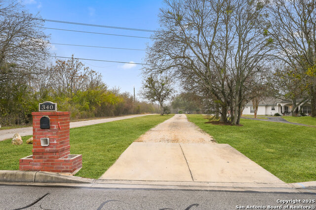 Listing photo id 25 for 340 Borgfeld Rd W