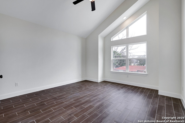 Image 12 of 21 For 311 Bargas St