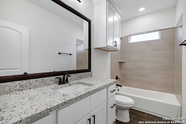 Image 18 of 21 For 311 Bargas St