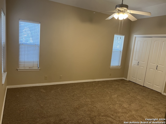 Listing photo id 8 for 2411 Facet Oak