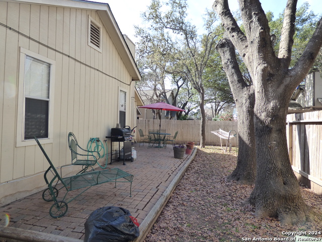 Listing photo id 10 for 2411 Facet Oak