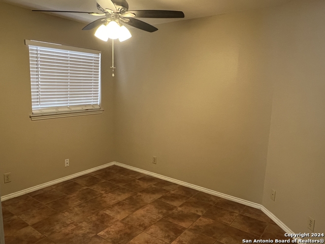 Listing photo id 2 for 2411 Facet Oak