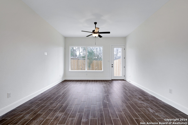 Image 12 of 25 For 315 Bargas St
