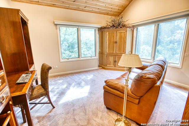 Listing photo id 15 for 9525 Ranch Road 337 E