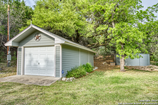 Listing photo id 22 for 9525 Ranch Road 337 E