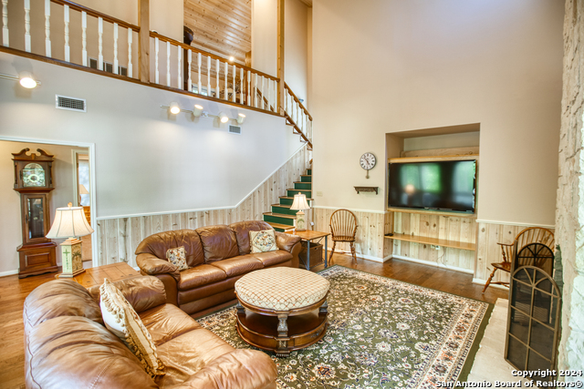 Listing photo id 2 for 9525 Ranch Road 337 E