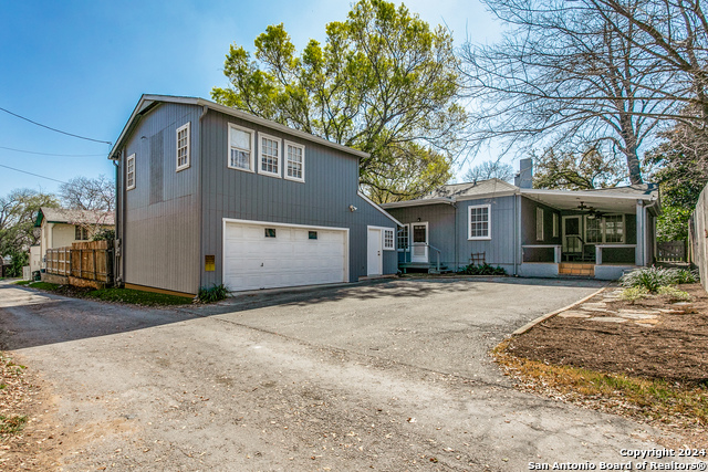 Listing photo id 20 for 143 Cloverleaf Ave