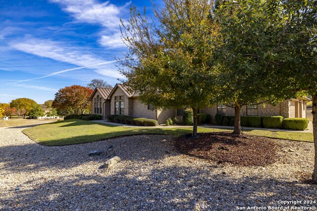 Listing photo id 32 for 100 Braeburn Cir