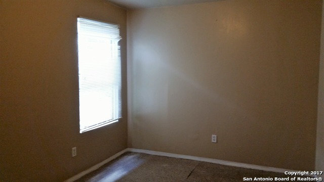 Listing photo id 2 for 204 Dullnig Ct E 7