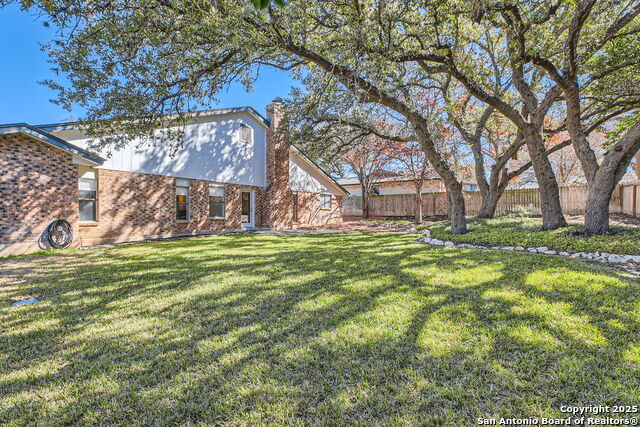 Listing photo id 24 for 1506 Periwinkle St