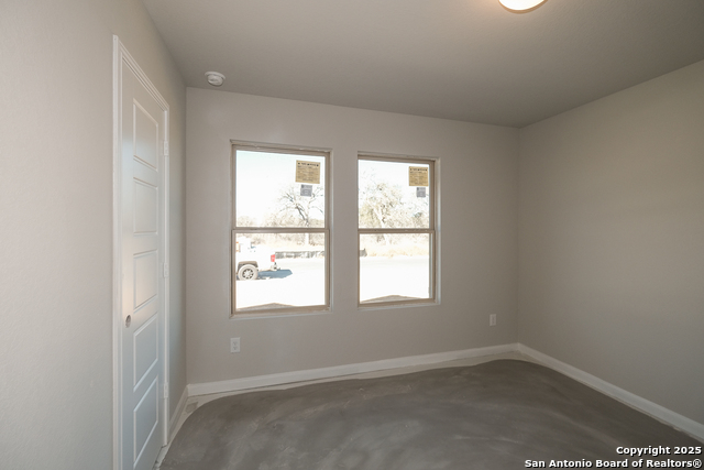 Listing photo id 4 for 21203 Jordans Ranch Way