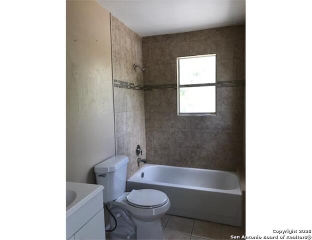 Listing photo id 4 for 204 Dullnig Ct E 5