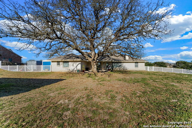 Listing photo id 29 for 1213 Hillside Oaks