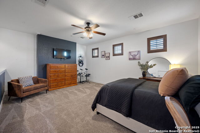 Listing photo id 23 for 2610 Lions Den