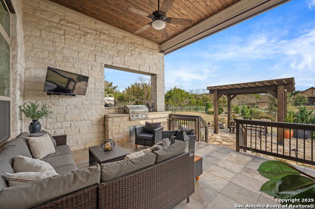 Listing photo id 27 for 2610 Lions Den