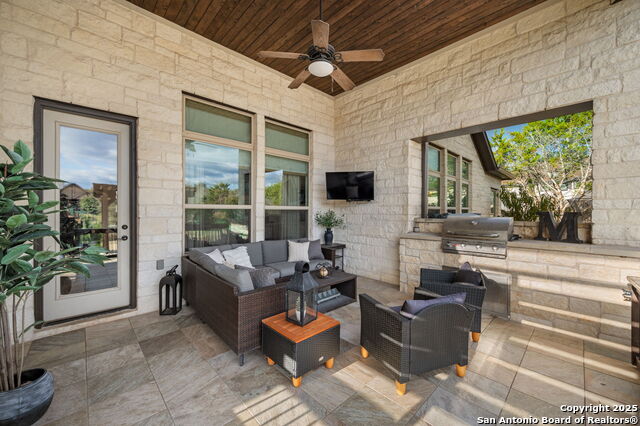 Listing photo id 28 for 2610 Lions Den