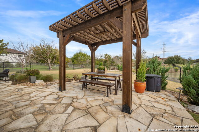 Listing photo id 29 for 2610 Lions Den